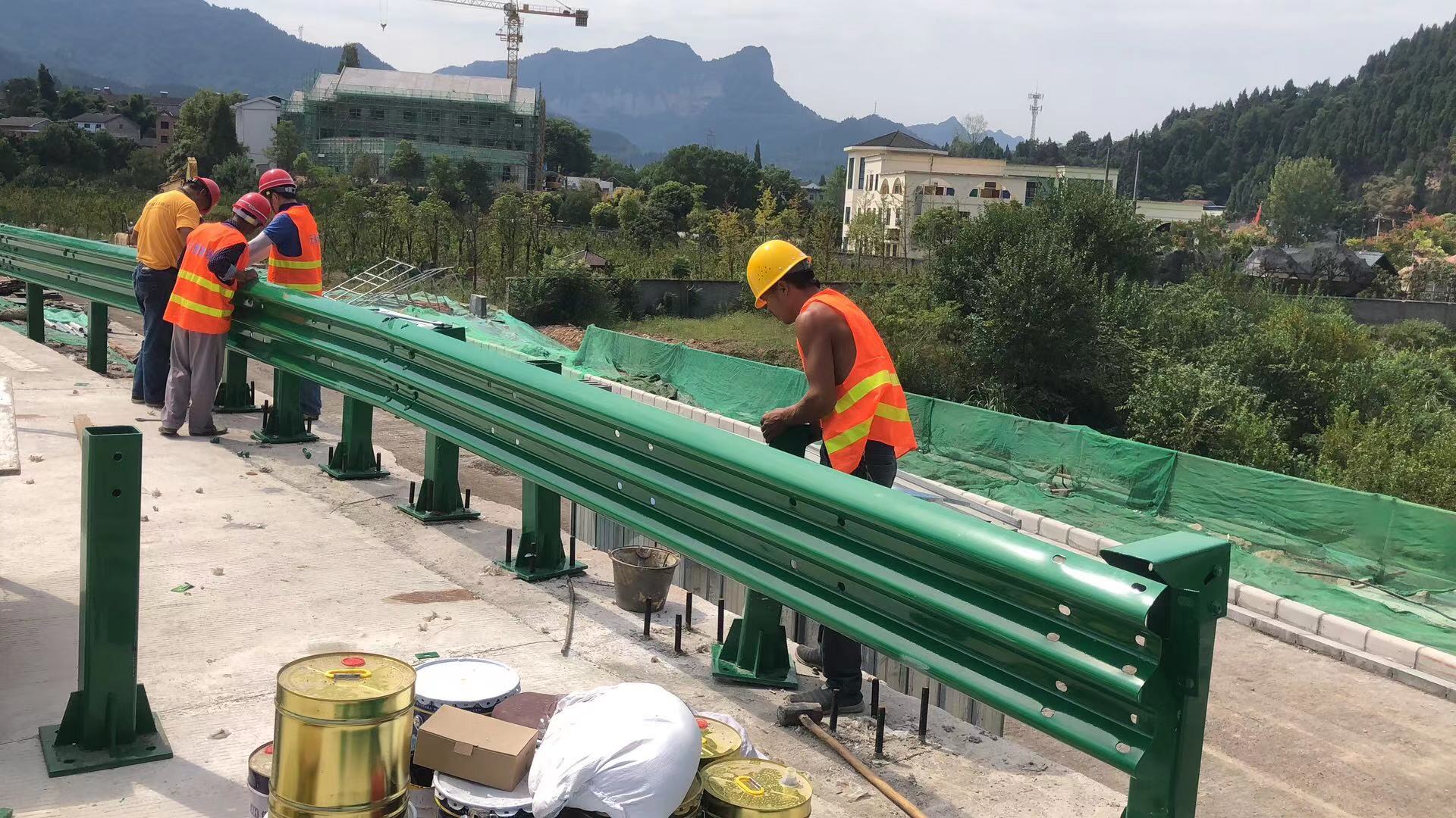 北仑区高速公路波形护栏热镀锌波形护栏 - 推荐